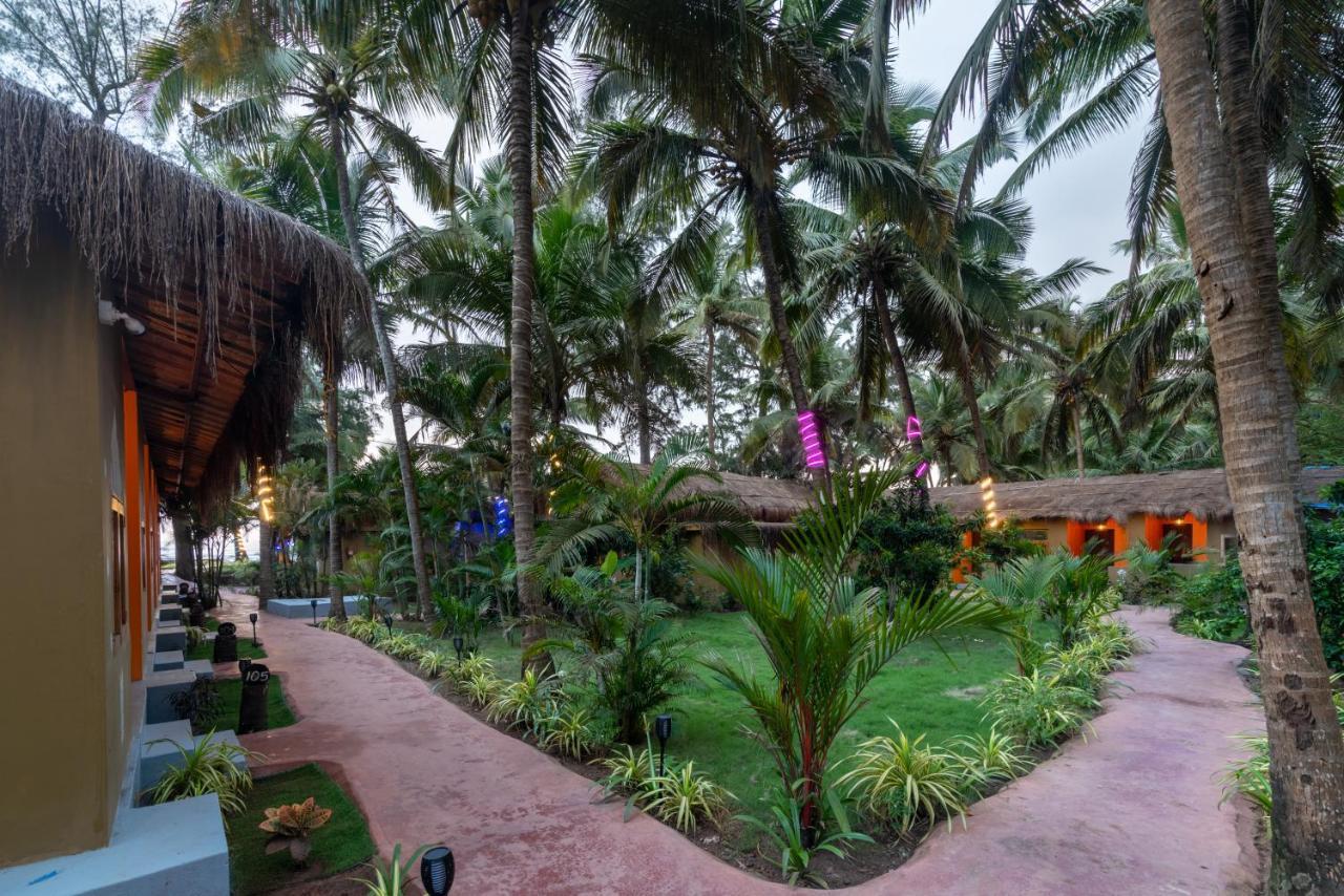 Amadi Beach Front Resort Mandrem Exterior foto