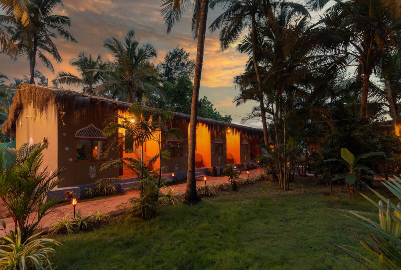 Amadi Beach Front Resort Mandrem Exterior foto
