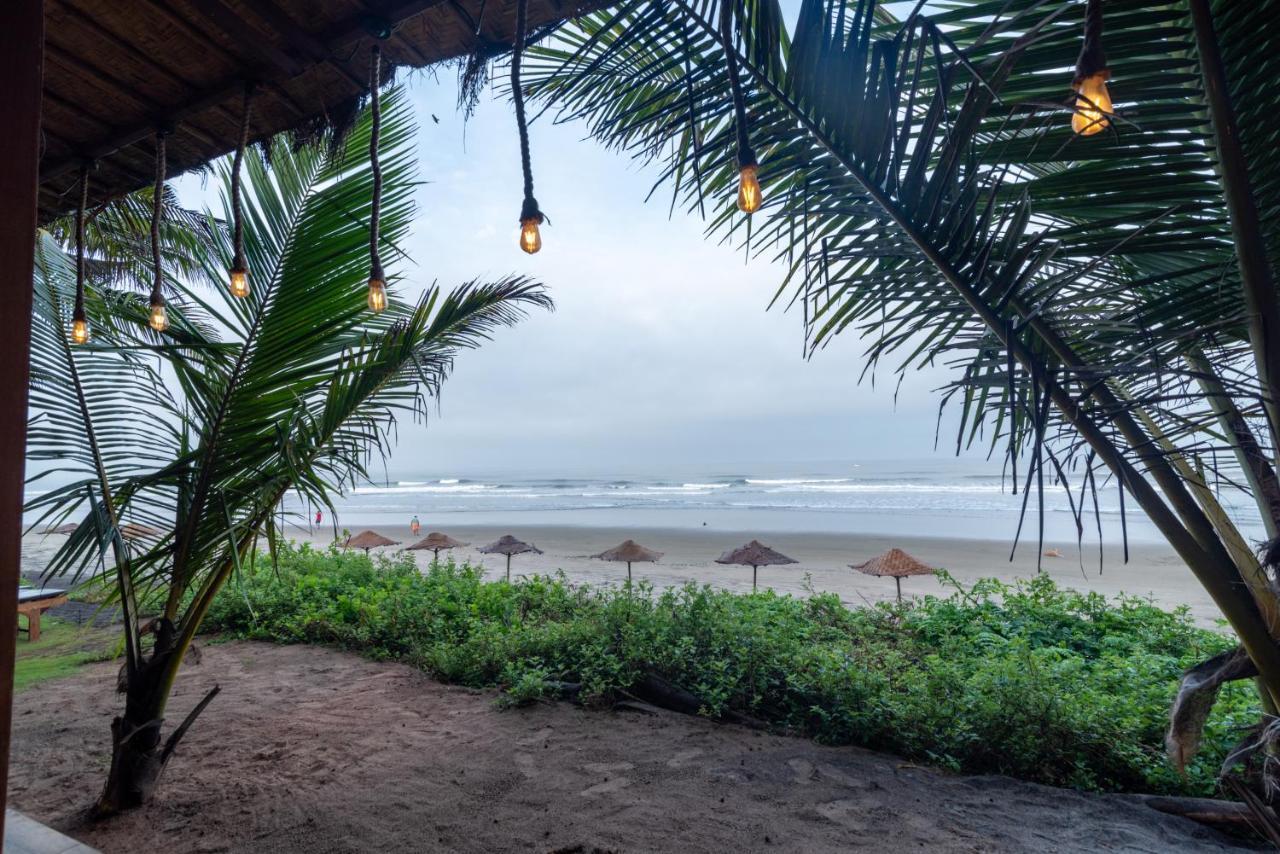 Amadi Beach Front Resort Mandrem Exterior foto
