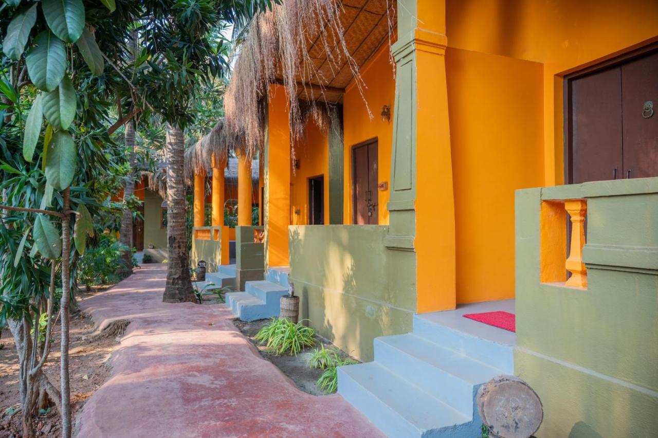 Amadi Beach Front Resort Mandrem Exterior foto