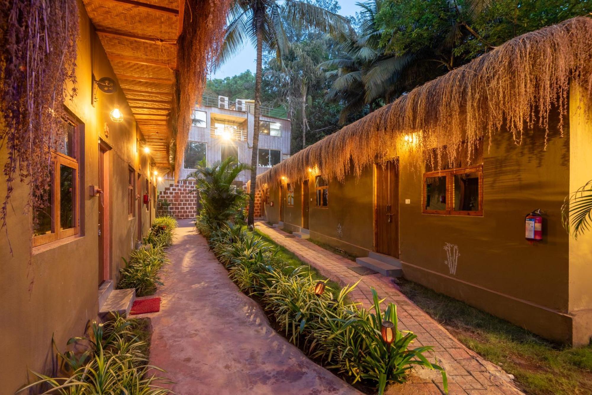 Amadi Beach Front Resort Mandrem Exterior foto